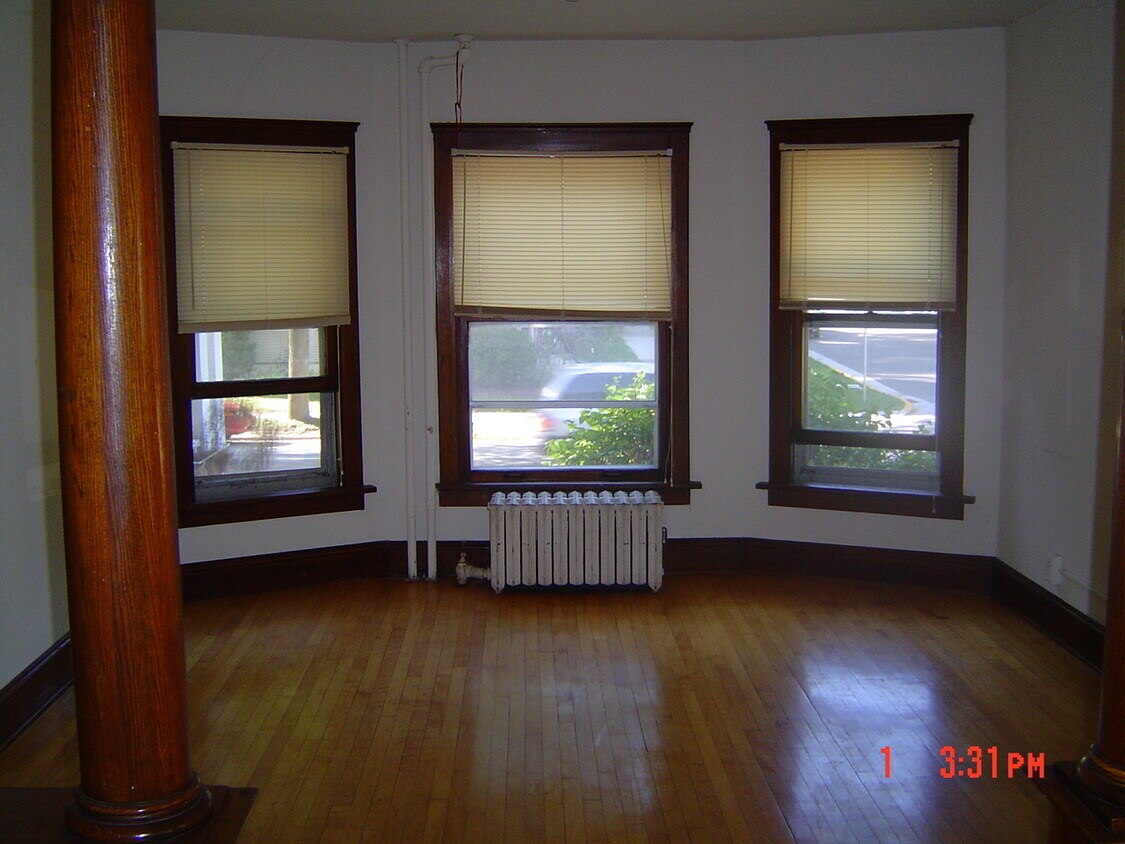 Building Photo - 753 E Johnson St