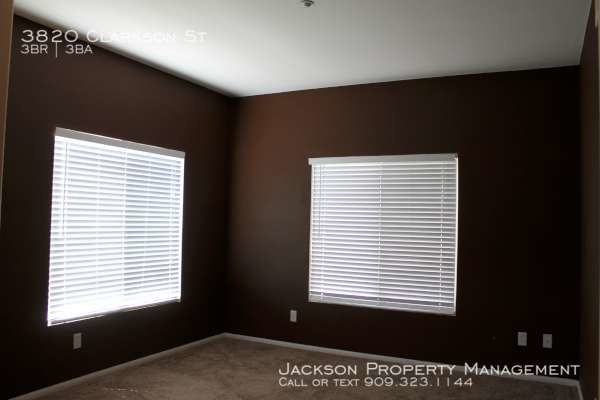 Building Photo - Prime Location, Gated Community