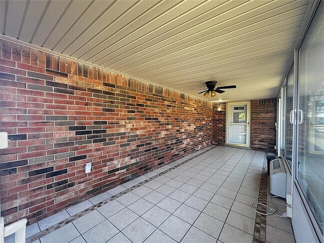 Foto del edificio - 819 Crystal Ln