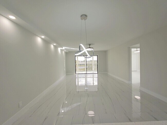 Building Photo - 7240 Huntington Ln