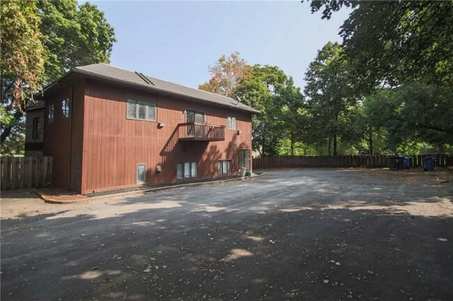 Foto del edificio - 241 Norris Dr