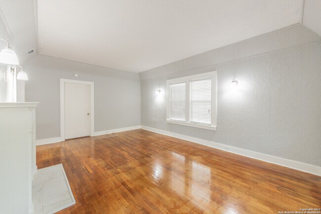 Foto del edificio - 527 Fulton Ave