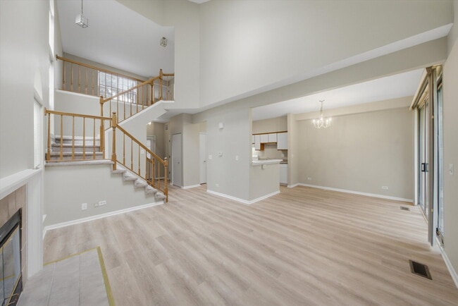 Building Photo - Beautifully Updated End-Unit Townhome