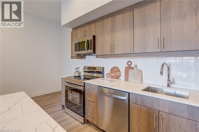 Building Photo - 1333 Weber St E