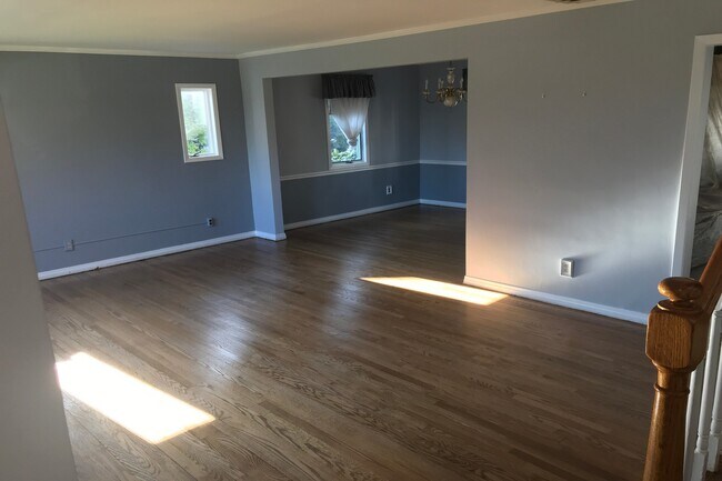 Building Photo - 135 Poplar St