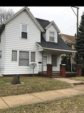 Building Photo - 913 E Washington St
