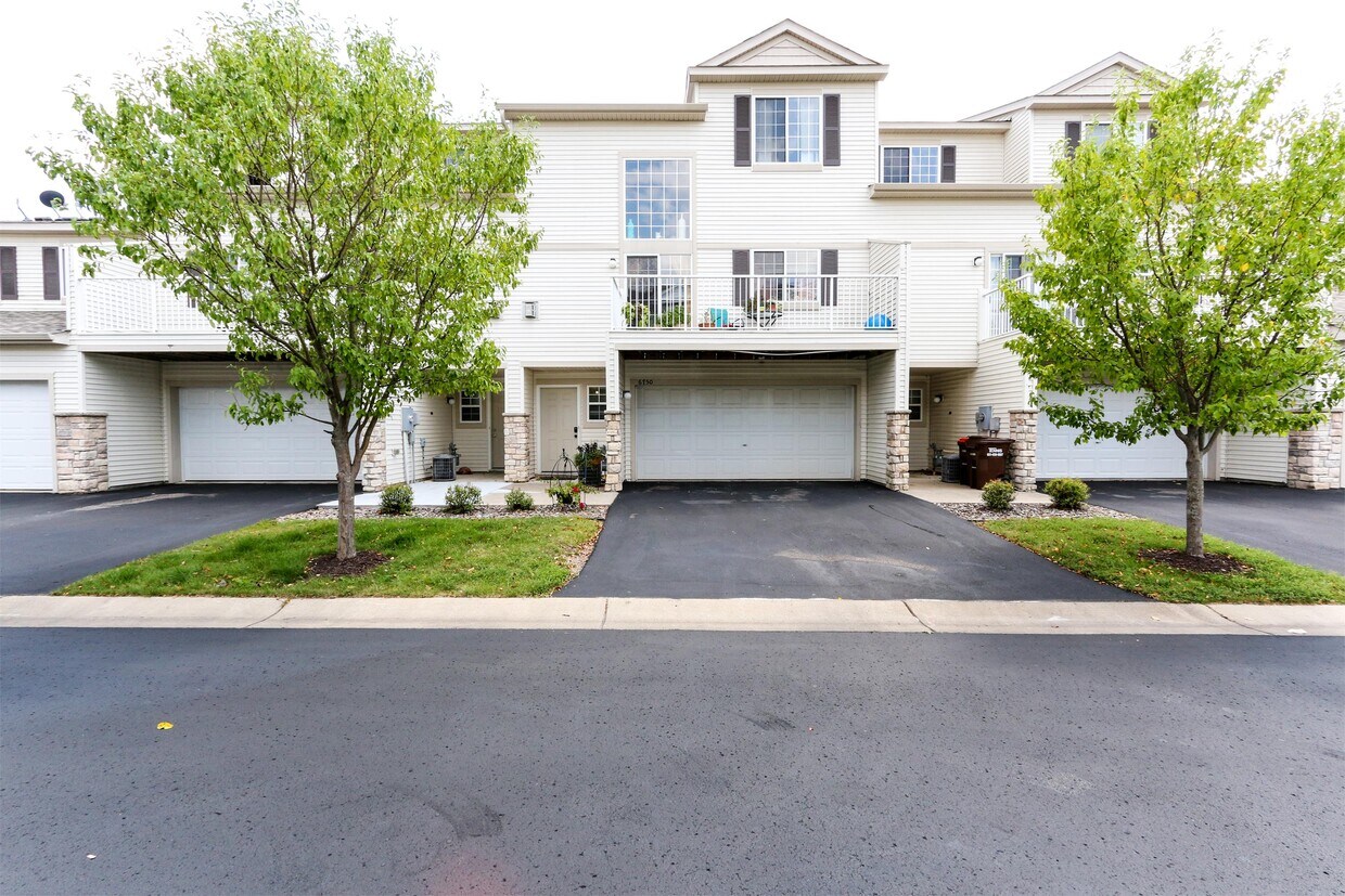 6750 Pine Crest Trail S, Cottage Grove, MN 55016 Townhome Rentals in