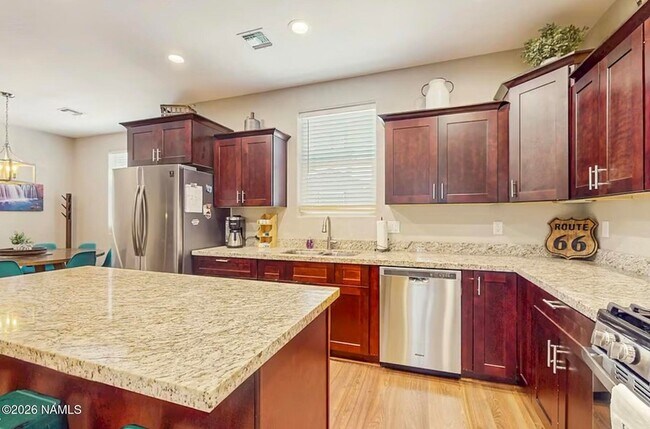Building Photo - 2561 W Cripple Creek Dr