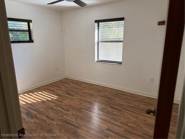 Foto del edificio - 905 Larkspur St