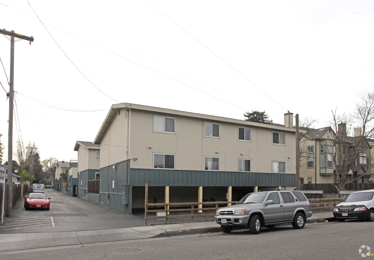 Primary Photo - Nederland Apartments