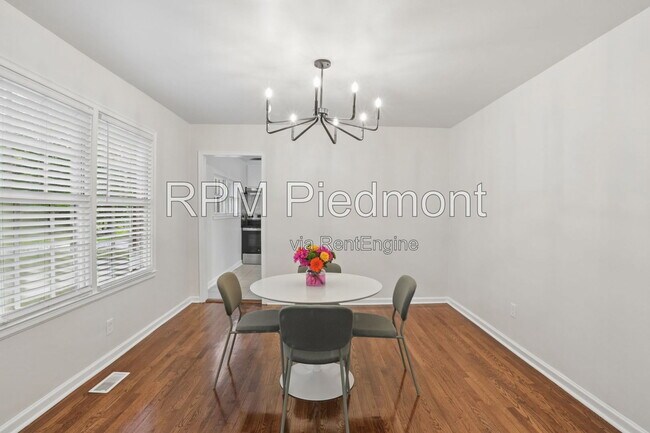 Building Photo - 980 Brookdale Dr