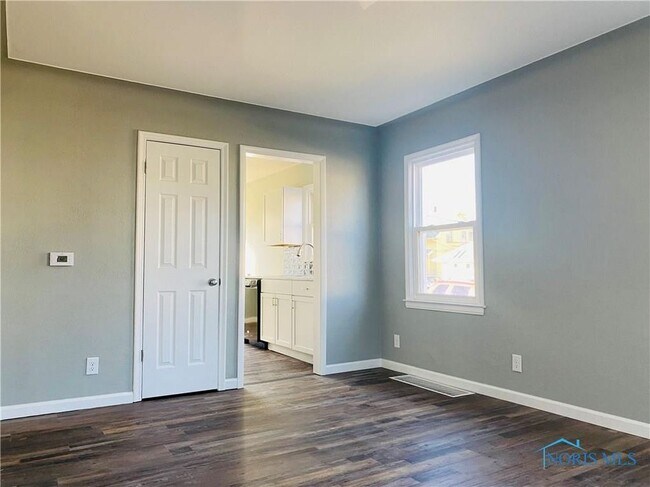 Foto del edificio - 3263 Blackstone Dr