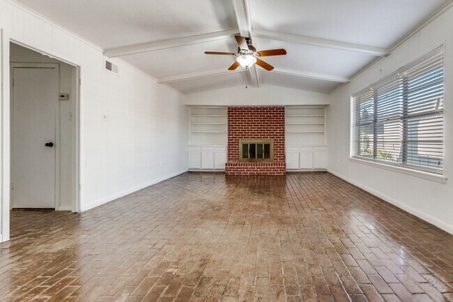 Foto del edificio - 7621 Dentcrest Dr