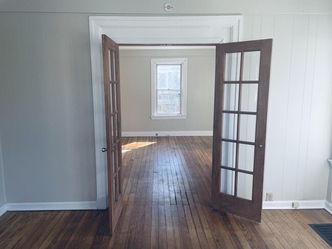 Building Photo - 3 Bedroom | 1.5 Bath Home – Covington, KY