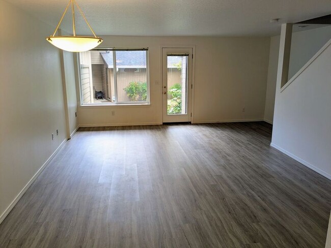 Building Photo - 17987 SW 115th Ave
