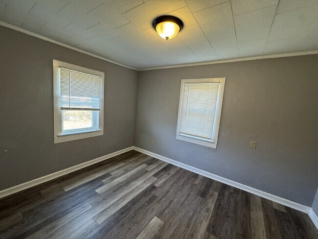 Foto del edificio - Charming 2-Bedroom Haven on Tribble Street – Your Cozy Retreat Awaits in Seneca!