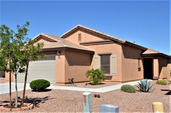 Primary Photo - 4 bed 2 bath Skyline Ranch $1500 per month!