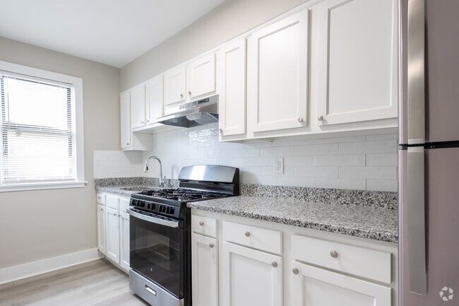 2BR, 1BA - 760SF - Capitol Square
