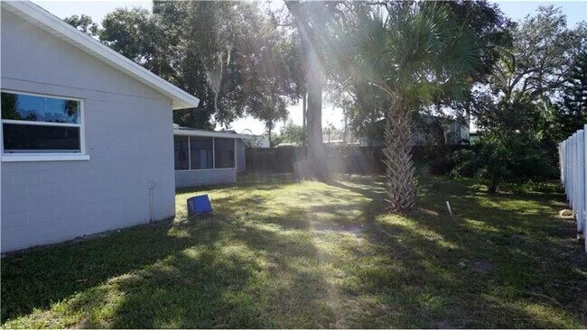 Foto del edificio - 8518 Woodlake Dr