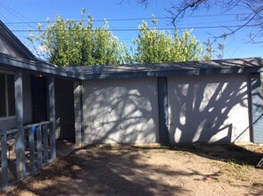 Building Photo - 4006 Mennes Ave