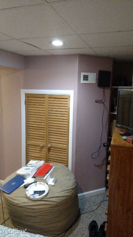 Foto del edificio - 4-5 W Meadow Ln