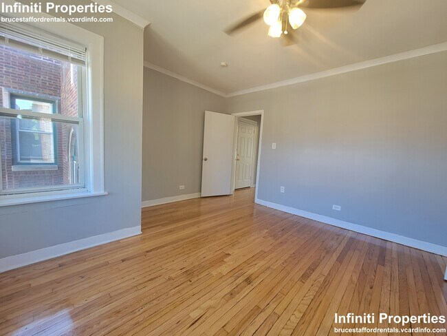 Building Photo - 7156 S Rhodes Ave