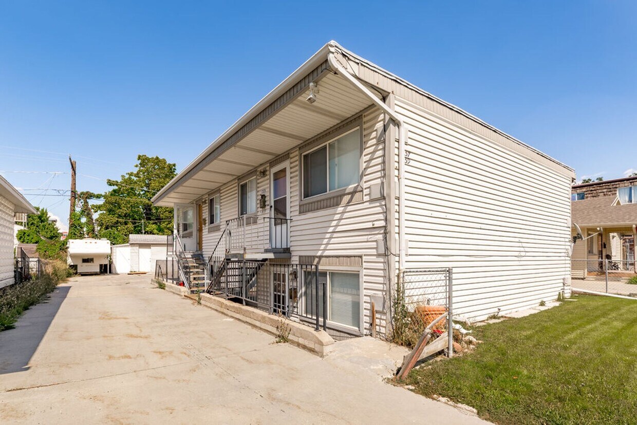 Foto principal - 157-159 E. Burton Ave
