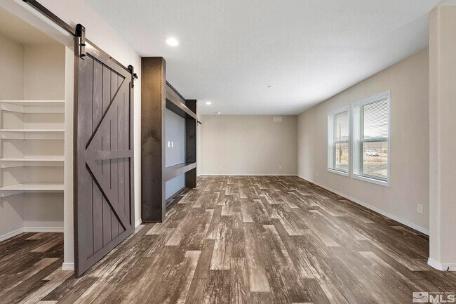 Foto del edificio - Modern Farmhouse Feel on Nearly 5 Acres - COMING MAY 2026