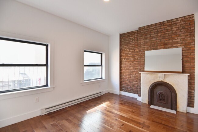 Building Photo - 512 E 117th St
