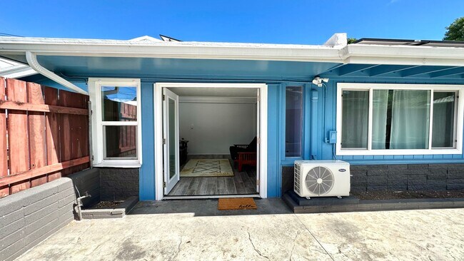Building Photo - Fully Furnished + Major Utilities INCLUDED...