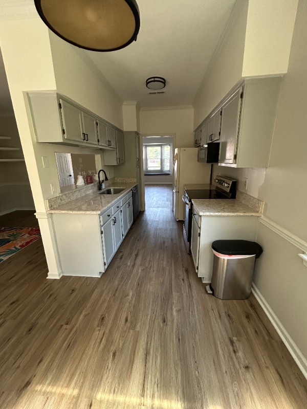 Building Photo - 601 Sedgefield Ct