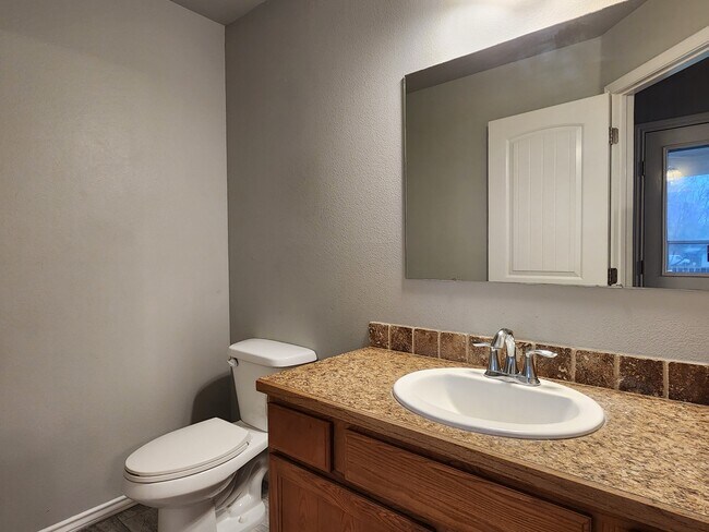 Foto del edificio - 912 E Georgia Ave