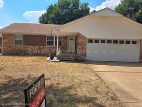 Building Photo - 4820 Del Crest Dr