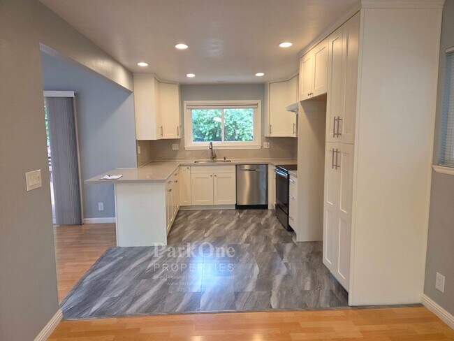 Foto del edificio - Larkey Park Single Level Home In Walnut Creek