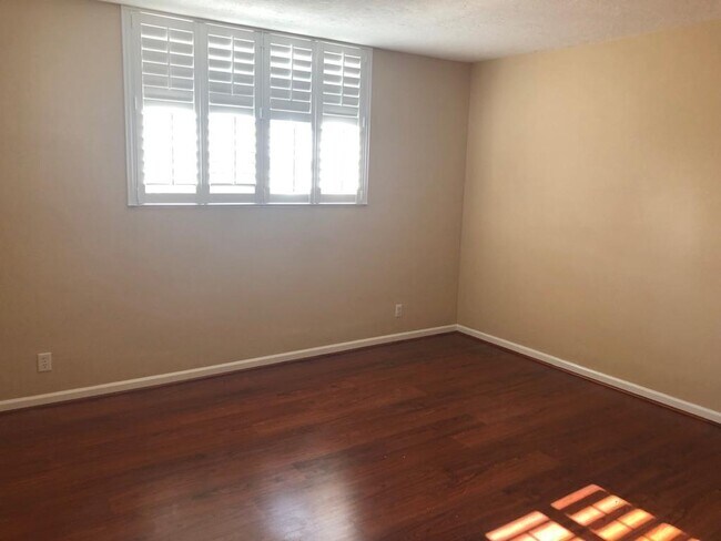 Building Photo - 3000 S Ocean Dr