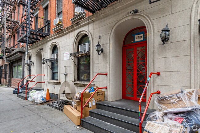 Entrance - 450 W 46th St