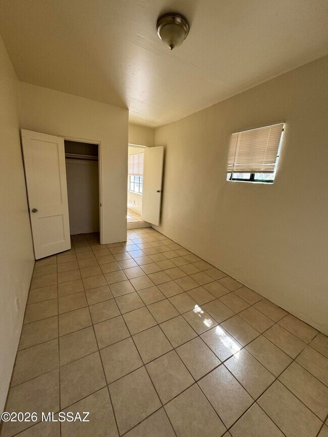 Foto del edificio - 2480 N Martin Ave