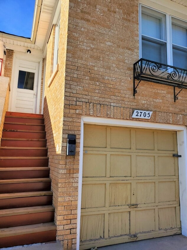 Primary Photo - 2705 NW 13th St