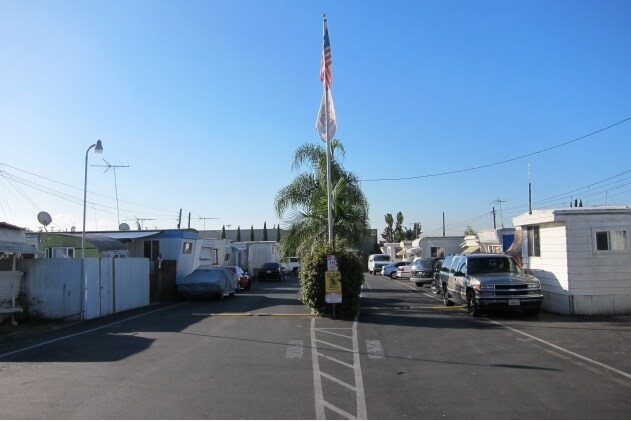 Building Photo - El Gardena Park