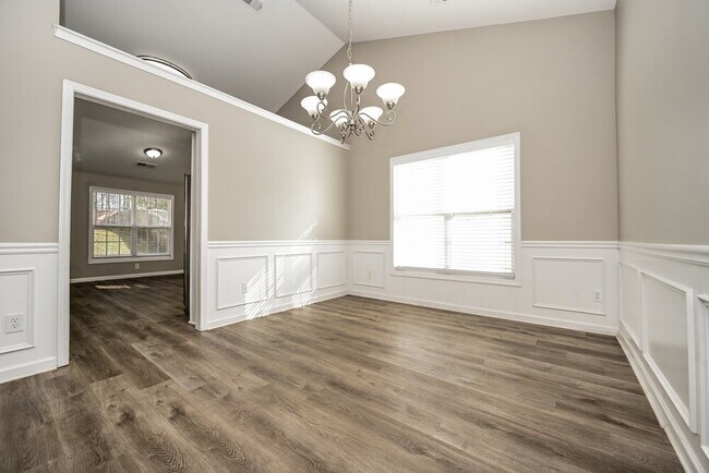 Building Photo - 420 Eglington Tr