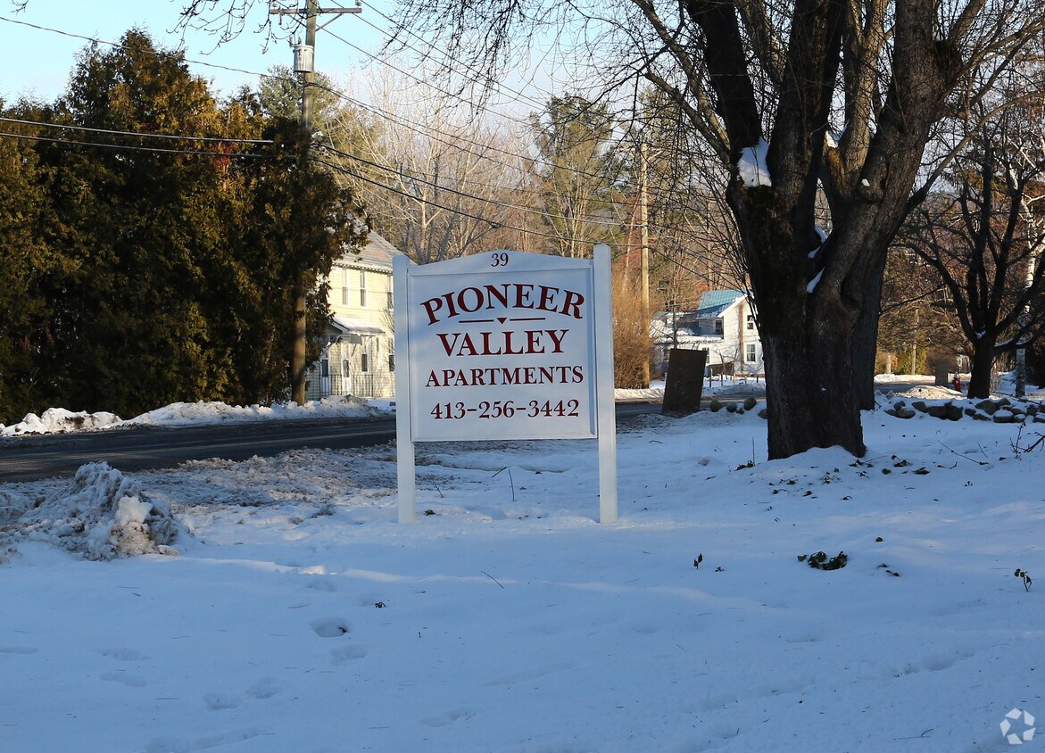 Foto del edificio - Pioneer Valley Apartments