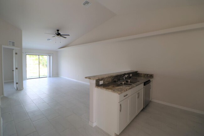 Photo - 3/2 Duplex newer waterfront Apartment