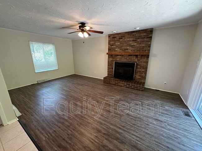 Foto del edificio - 6386 Taylor Rd