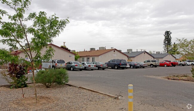 Building Photo - The Russwood Village