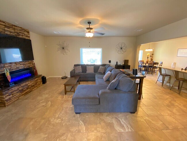 Building Photo - East El Paso 3 bed Refrig A/C w/ Gorgeous ...