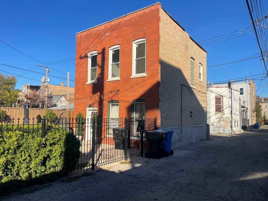 Foto principal - 3214 W Division St