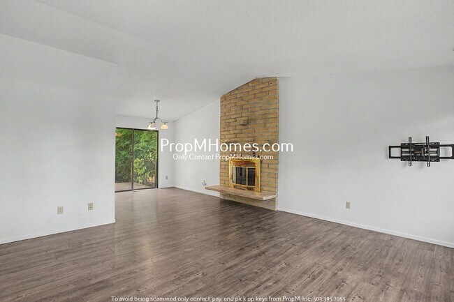 Foto del edificio - Spacious Three Bedroom Home in Cedar Hills!