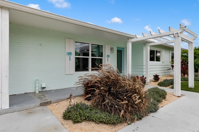 Building Photo - 345 Jupiter Dr