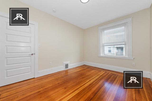 Foto del edificio - 3 bedroom in Brighton MA 02135