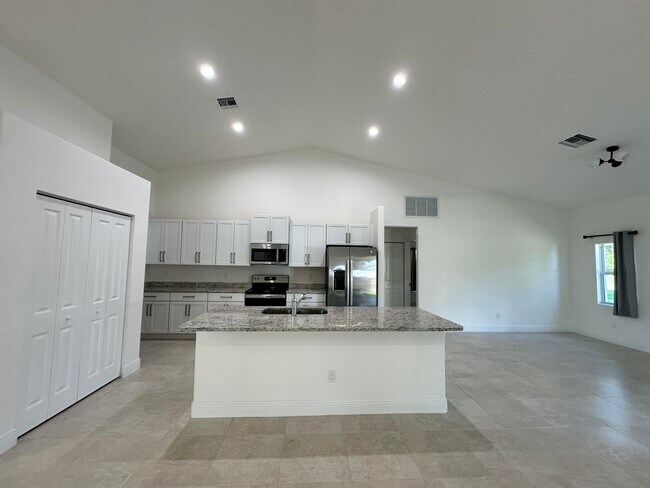 Building Photo - 404 Gregory St